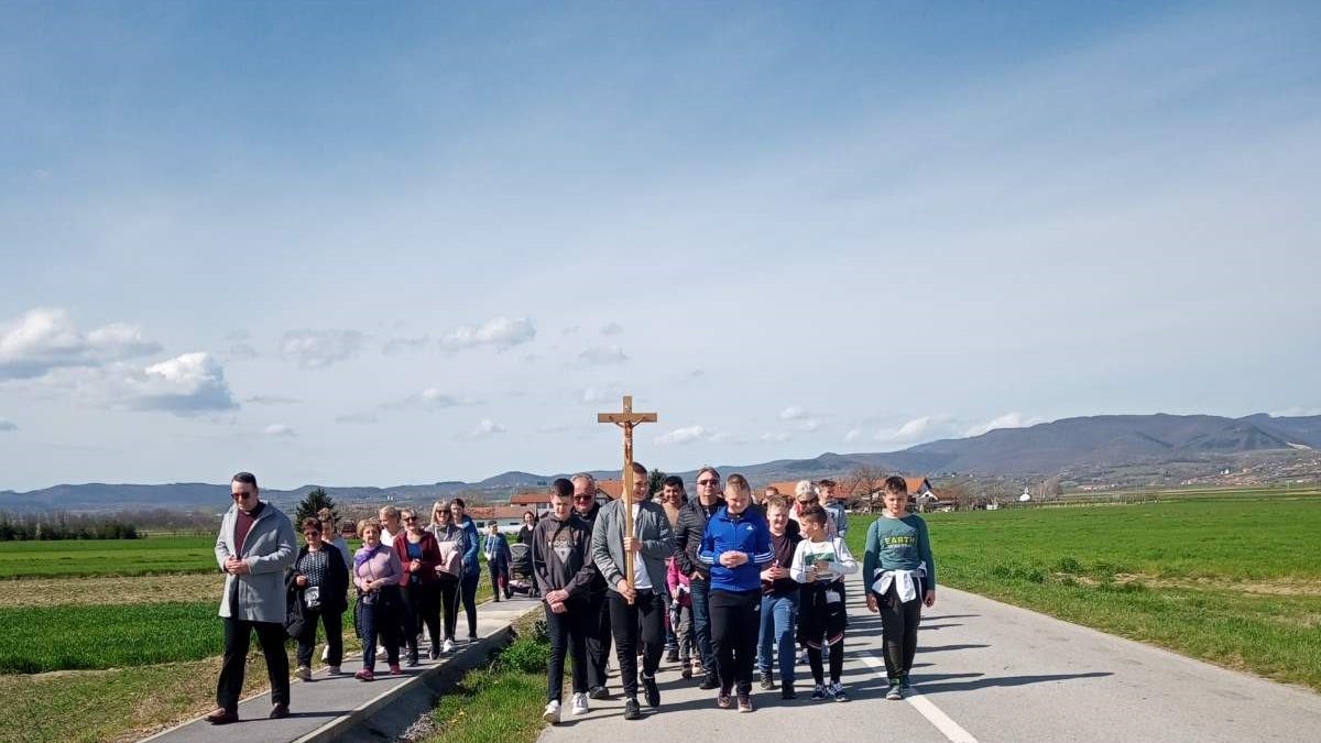 Župni korizmeni križni put 26.03. Trnovac,Trenkovo